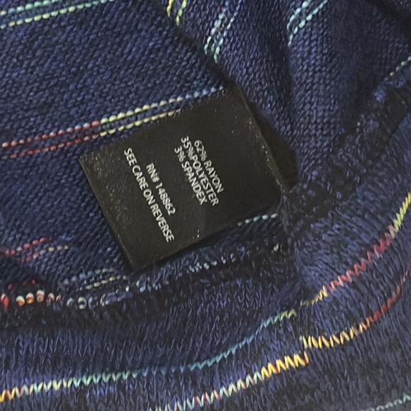 Torrid blue rainbow striped knit top size 1 - Picture 4 of 5